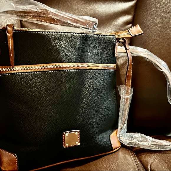 NWOT Black Pebbled Dual Zipper Shoulder Bag - Picture 4 of 7